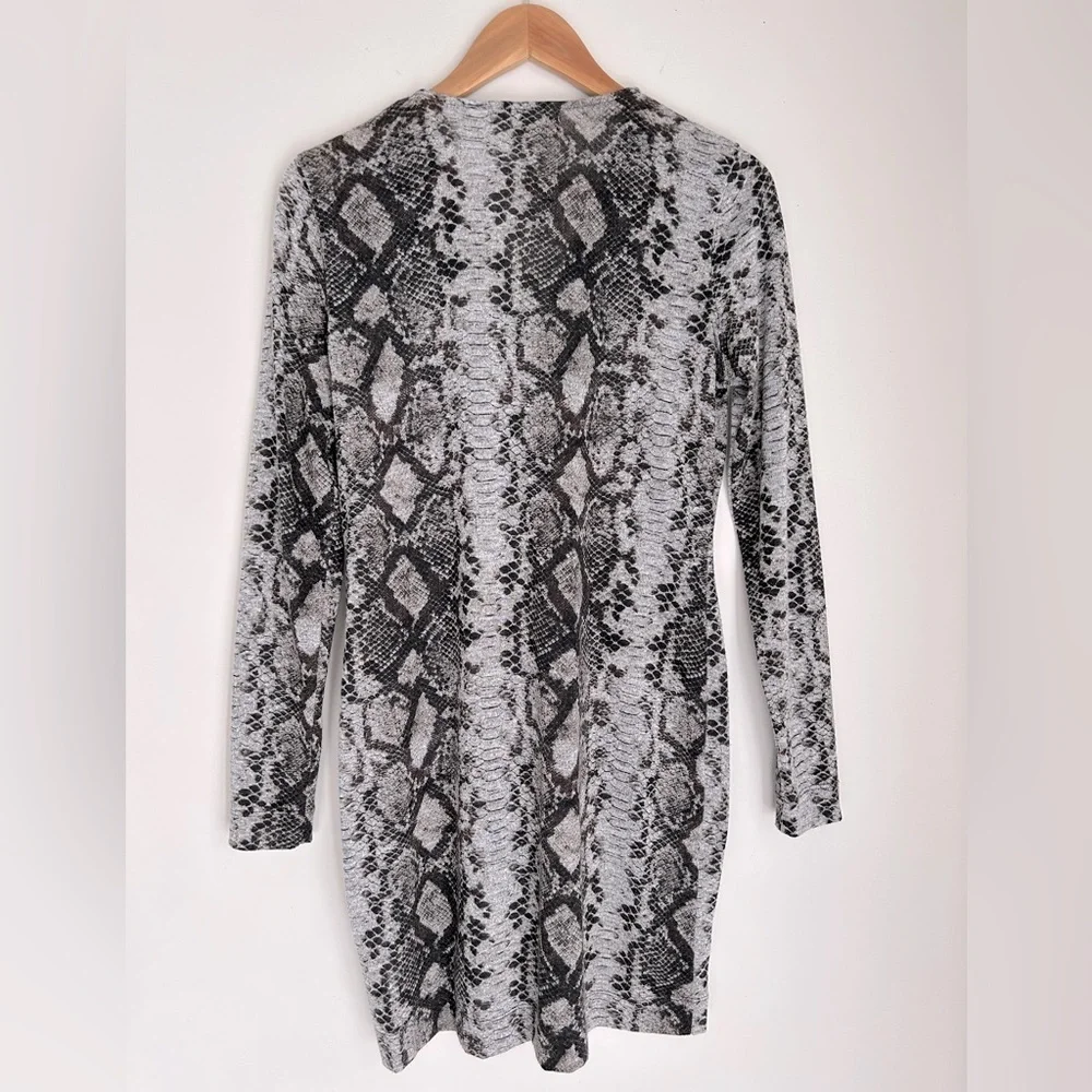 Beautiful Michael Kors V neck Snakeskin Pattern Long Sleeved Dress - Picture 2 of 5